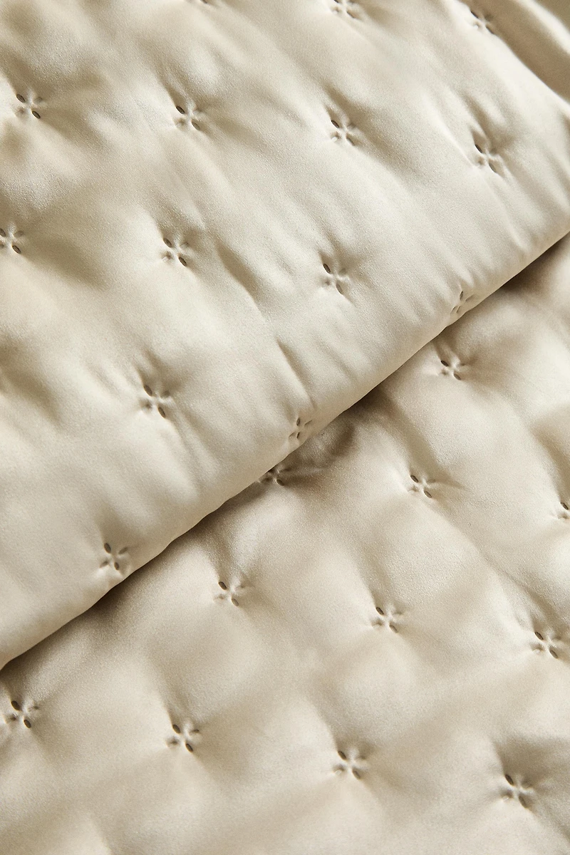PLAIN SATEEN QUILT WITH KNOTS