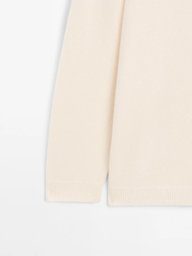 100% cashmere oversize V-neck sweater