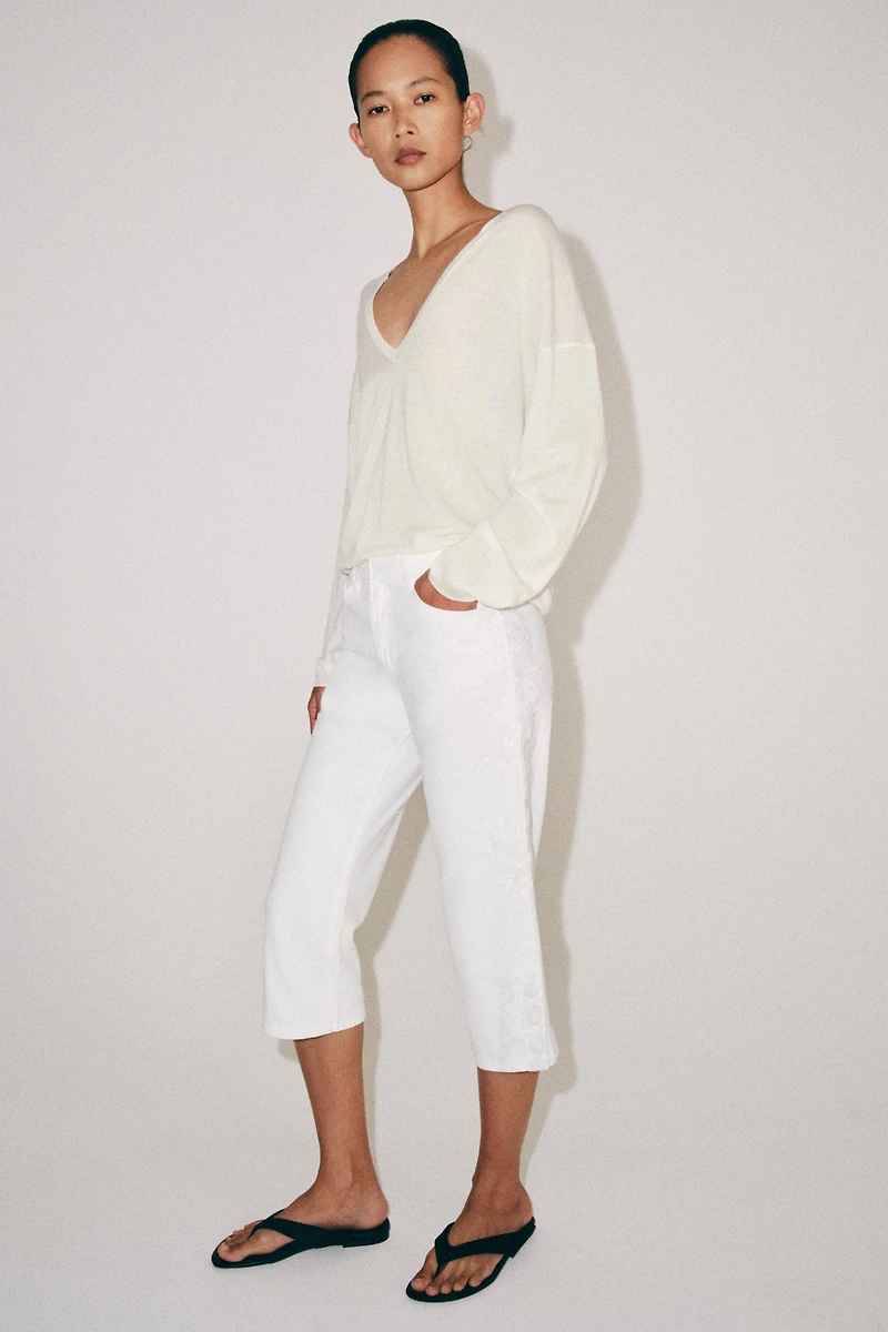 ZW COLLECTION EMBROIDERED MID-RISE CAPRI JEANS