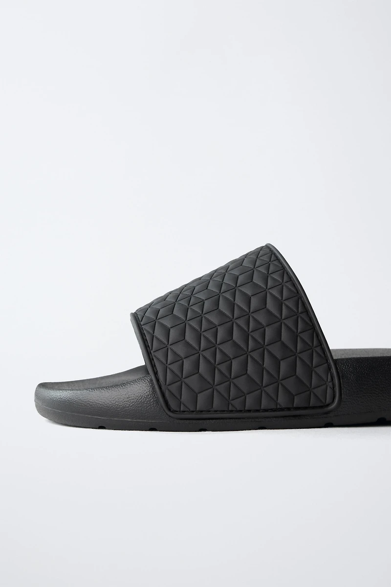 CLAQUETTES RELIEF