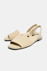 SANDALES PLATES EN CUIR À BRIDES