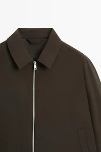 Lightweight jacket with collar detail