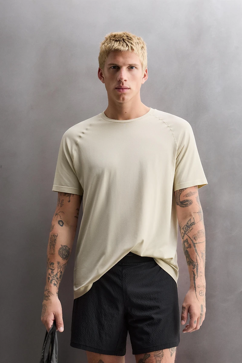 SEAMLESS TECHNICAL T-SHIRT