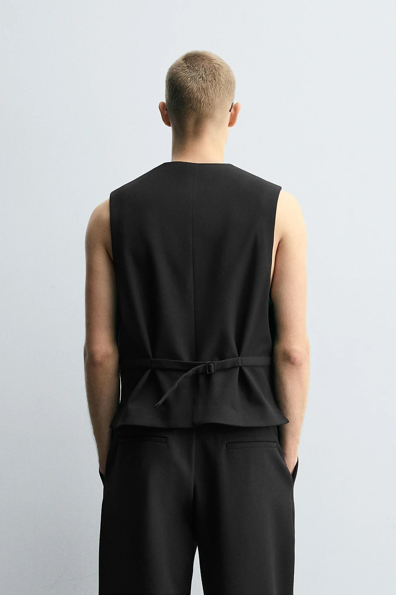 TEXTURED POCKET VEST