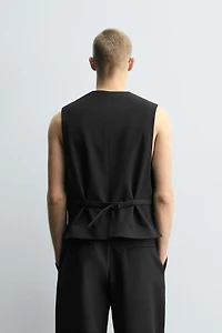 TEXTURED POCKET VEST