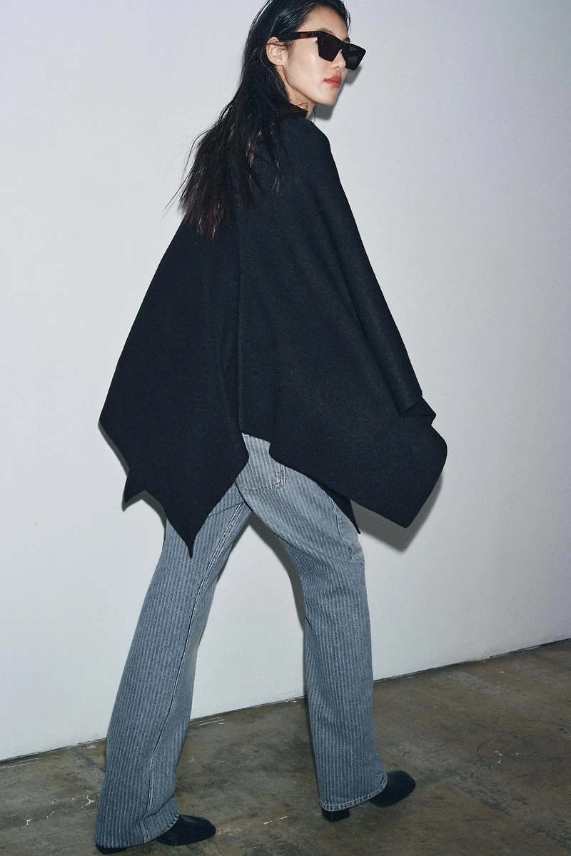 KNIT CAPE