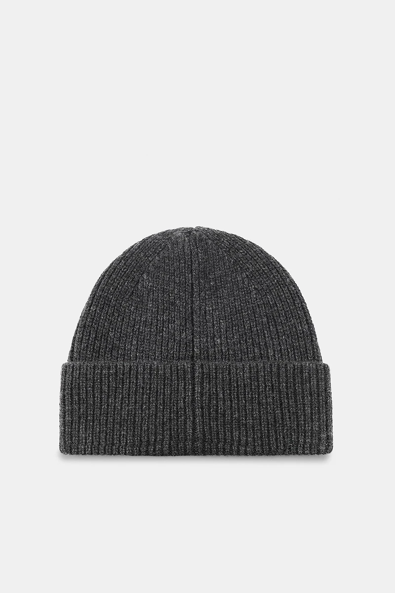 CUFFED RIBBED BEANIE