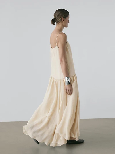 Robe midi fluide avec détail plissé