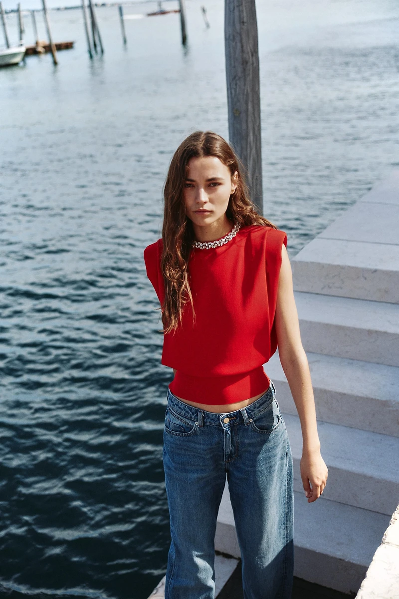 JEWEL NECK SHOULDER PAD TOP