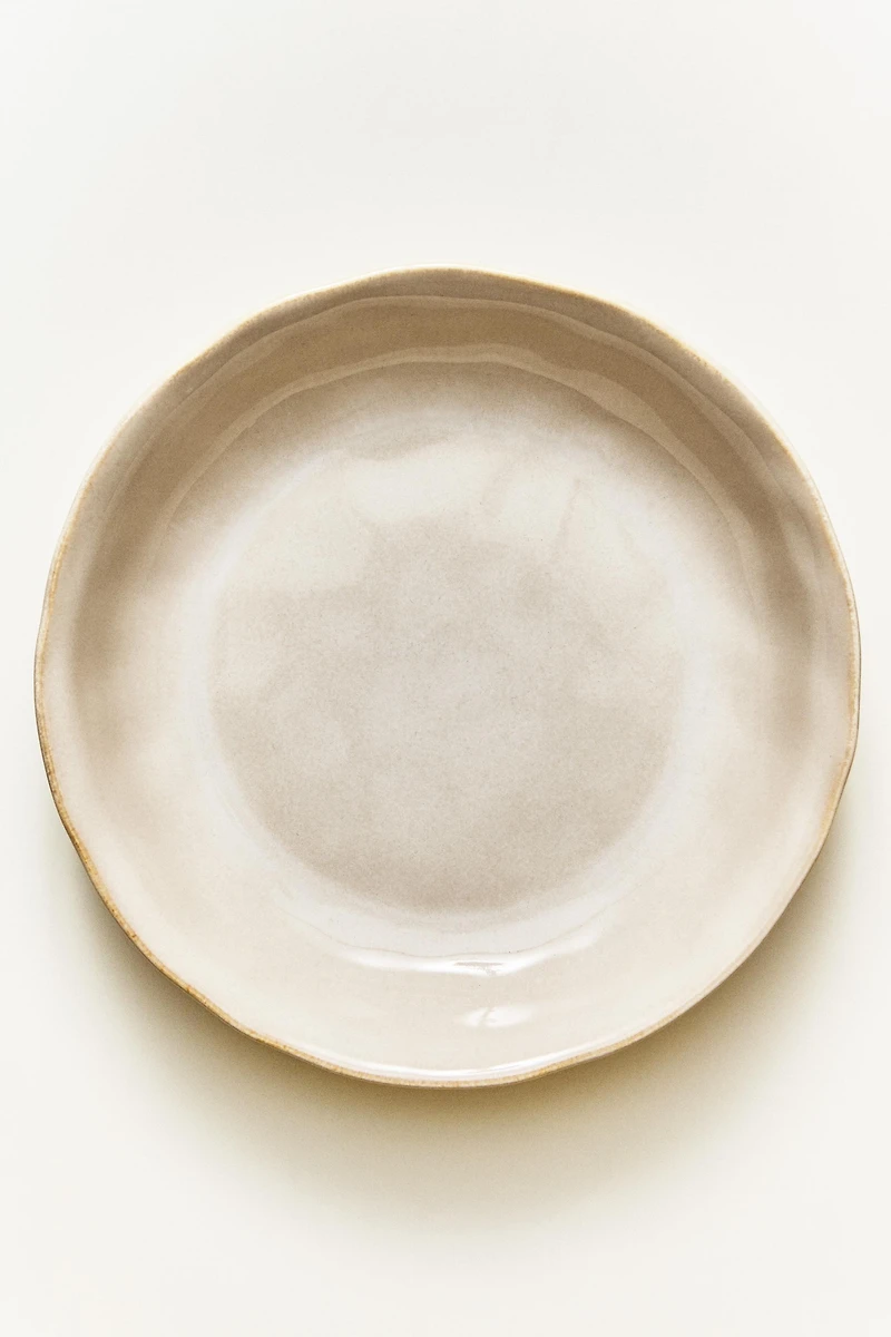 ASSIETTE CREUSE EN GRÈS À BORD IRRÉGULIER