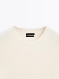 100% cashmere crew neck sweater