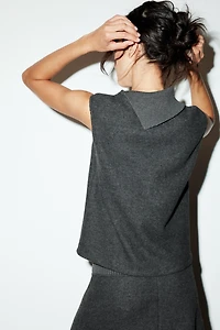 SOFT OPEN NECK TOP