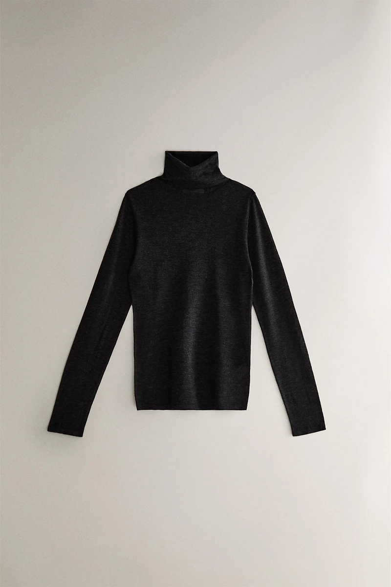 WOOL AND SILK TURTLE NECK SWEATER