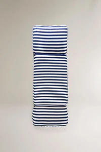 STRIPED FOLDING LOUNGE CHAIR