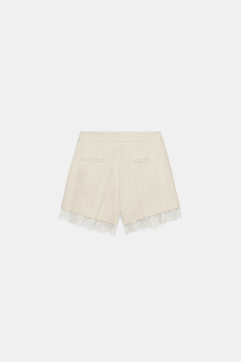BERMUDA À PINCES EN DENTELLE