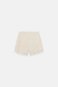 BERMUDA À PINCES EN DENTELLE