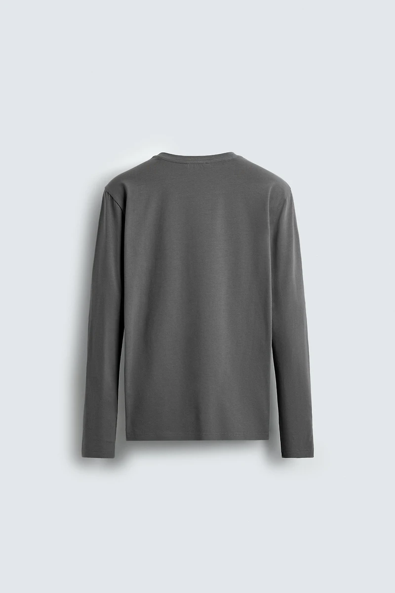 BASIC SLIM FIT T-SHIRT