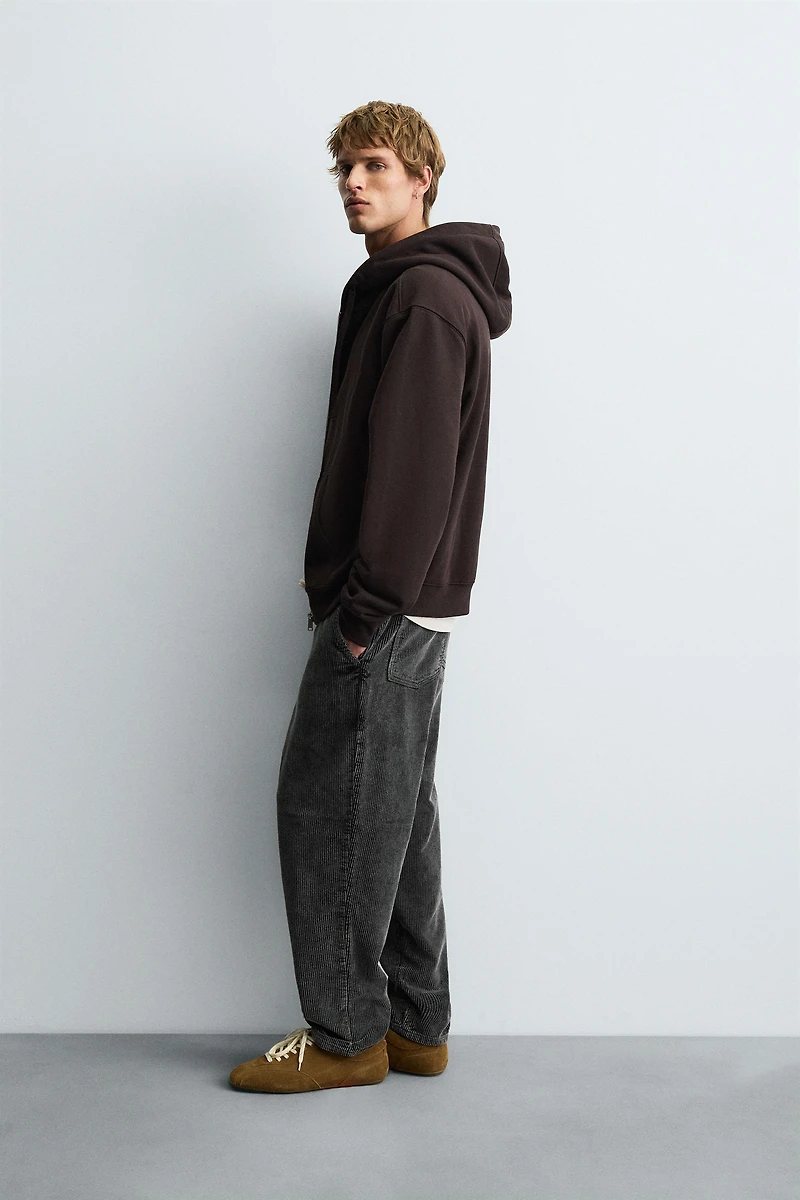 PANTALON CARROT FIT EN VELOURS CÔTELÉ