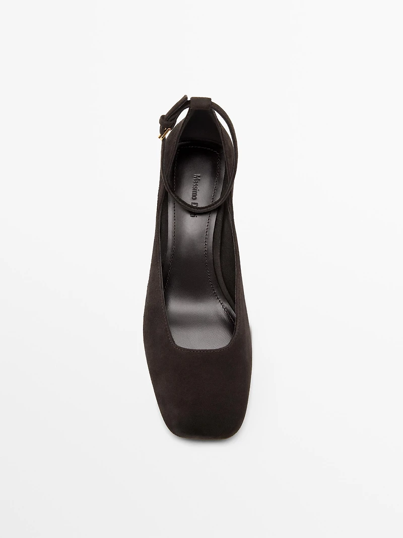 Heeled shoes with square vamp