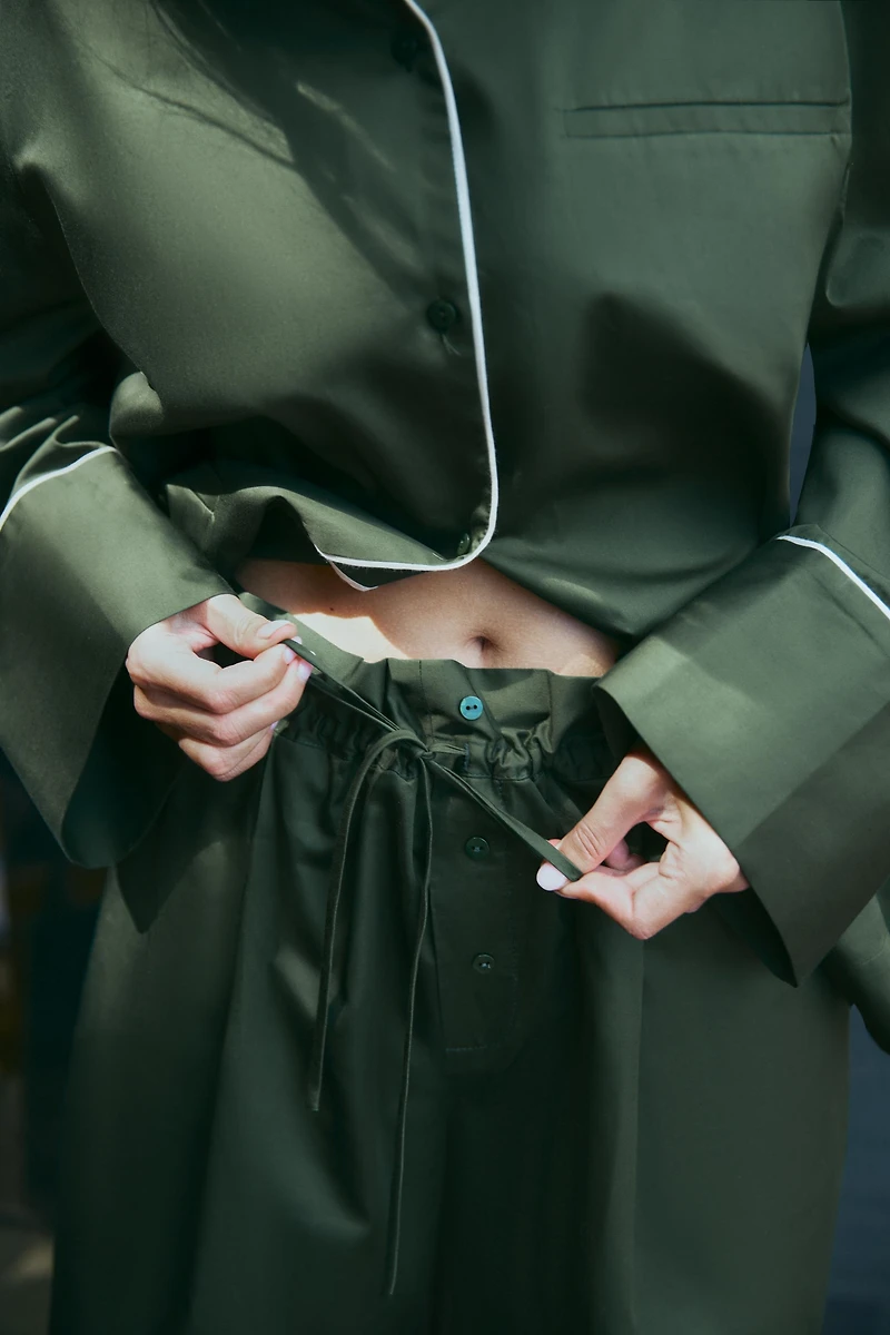 PANTALON EN POPELINE À CONTRASTE