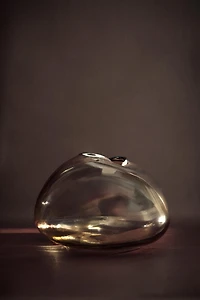 LOW SHINY GLASS VASE