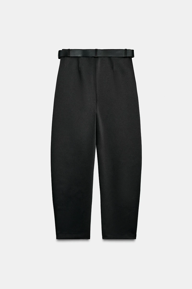 PANTALON BARREL SATINÉ AVEC CEINTURE