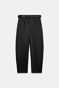 PANTALON BARREL SATINÉ AVEC CEINTURE