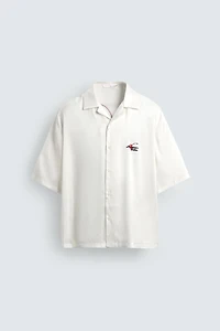 CHEMISE SATINÉE À IMPRIMÉS GRAPHIQUES