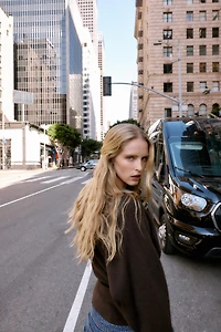 PULL EN MAILLE AVEC CEINTURE