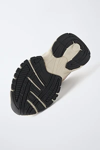 SPORTY MESH SNEAKERS