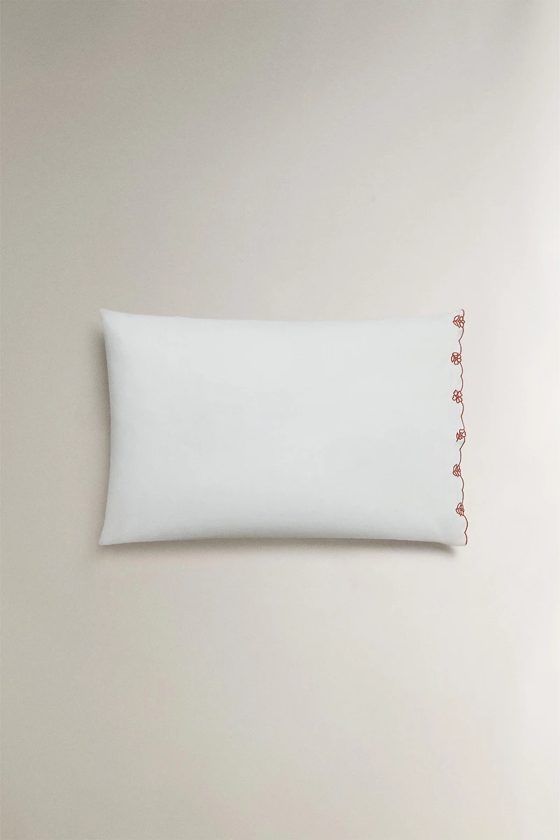 KIDS' EMBROIDERED FLORAL PILLOWCASE