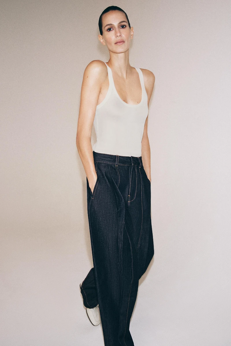 TOP EN MAILLE FINE SANS MANCHES