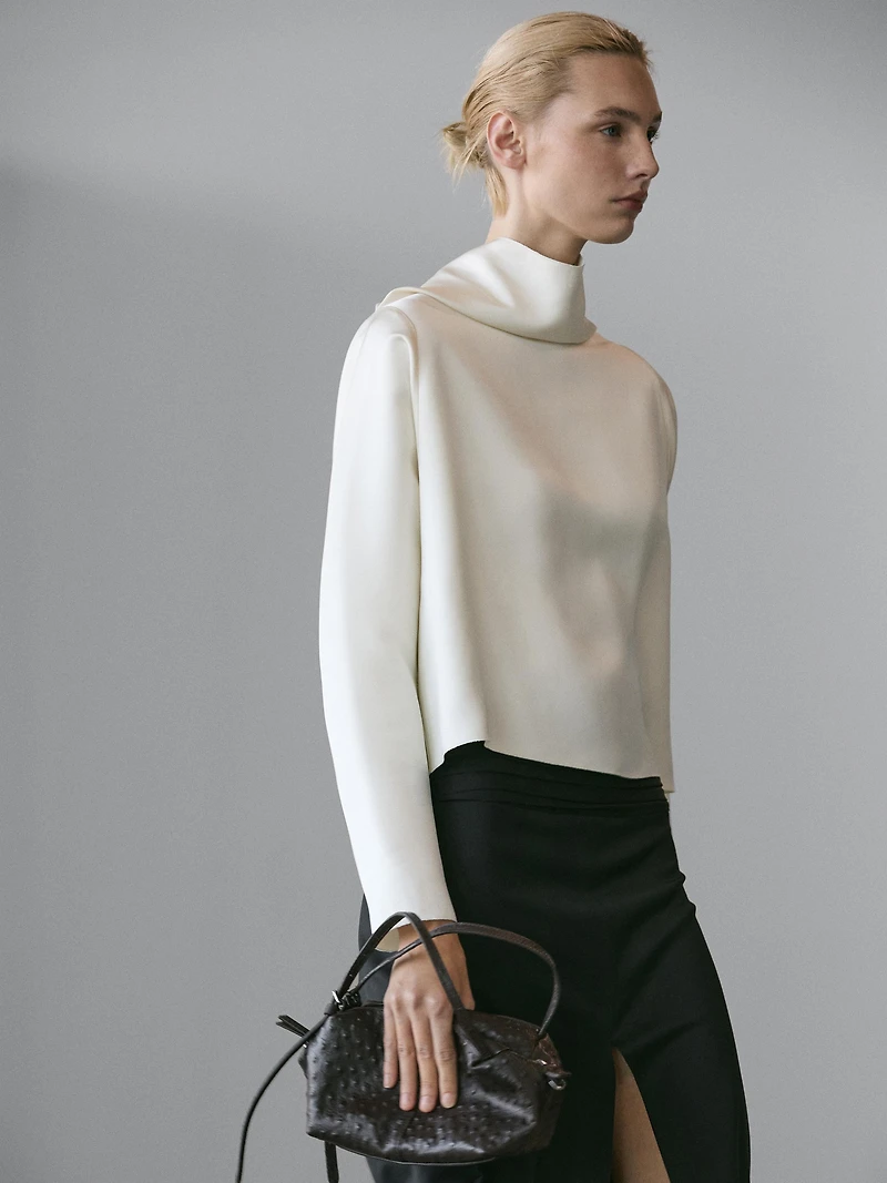 Flowing V-neck top - STUDIO