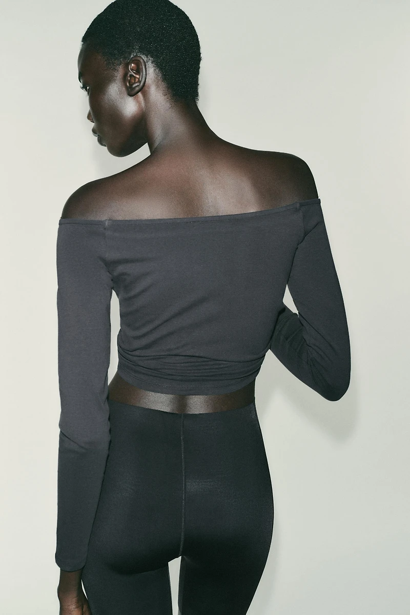 T-SHIRT ÉPAULES DÉNUDEES