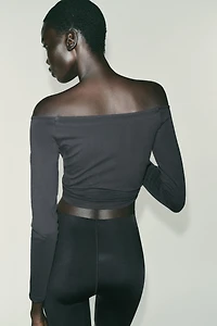 T-SHIRT ÉPAULES DÉNUDEES