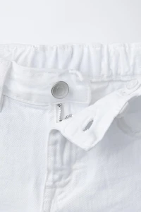 BERMUDA EN DENIM DÉCHIRÉ