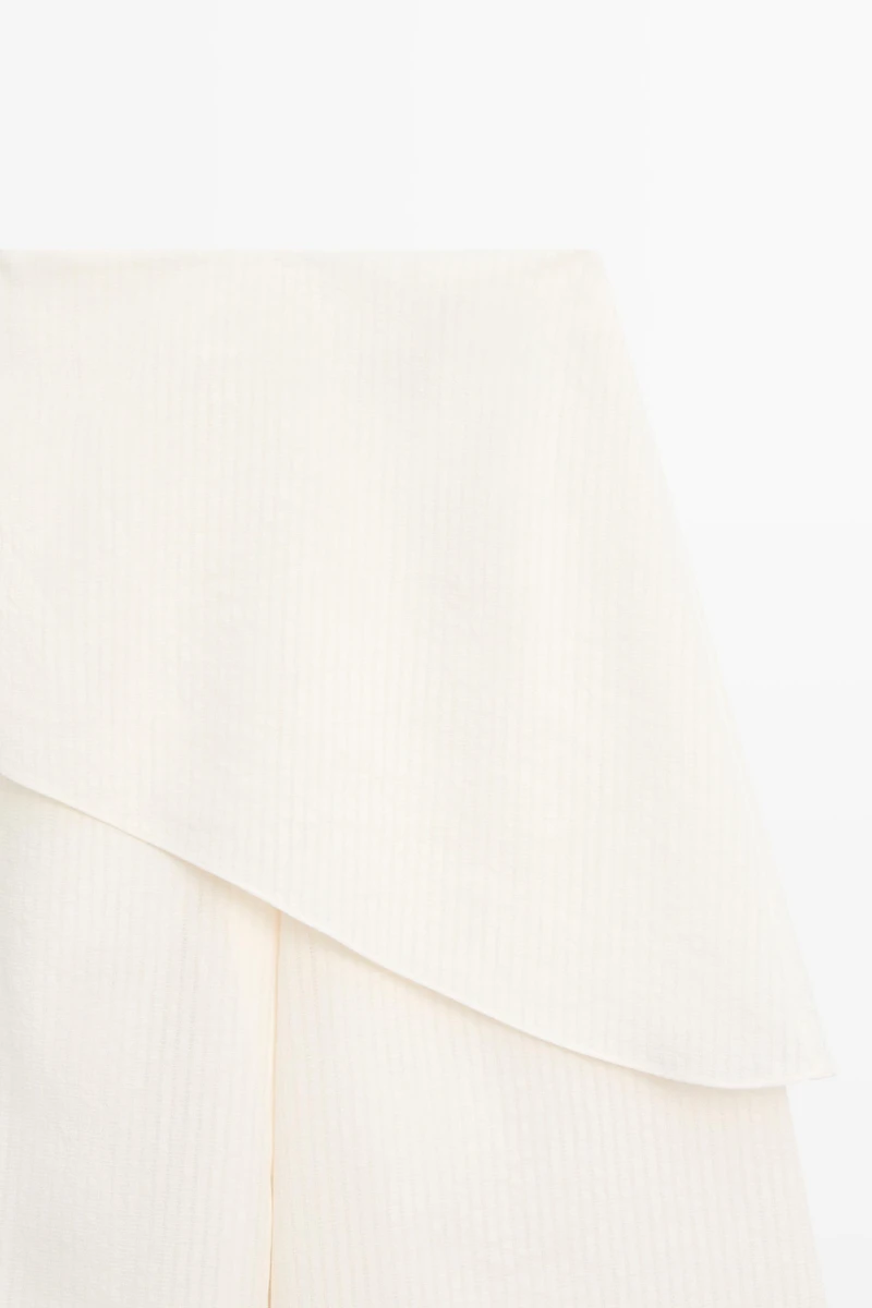 Total look textured skort