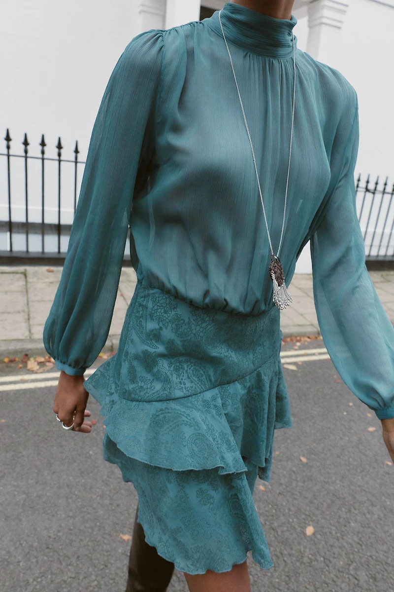 ROBE COURTE BIMATIÈRE À VOLANTS