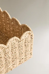 SMALL SCALLOPED BASKET