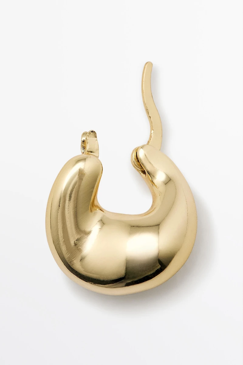 Voluminous hoop earrings