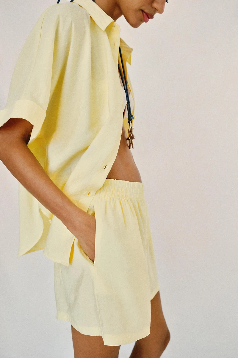 FLOWY SHORT SLEEVE SHIRT