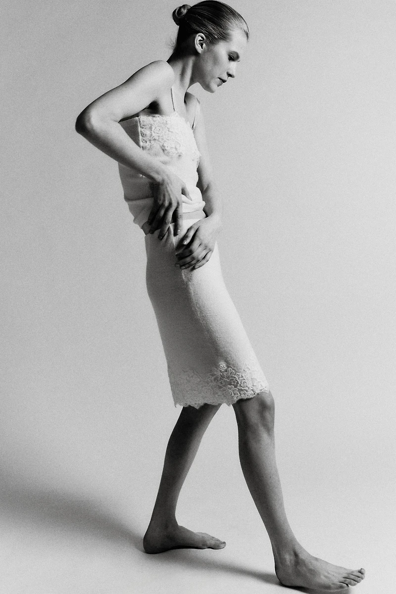 EMBROIDERED LACE KNIT MIDI SKIRT