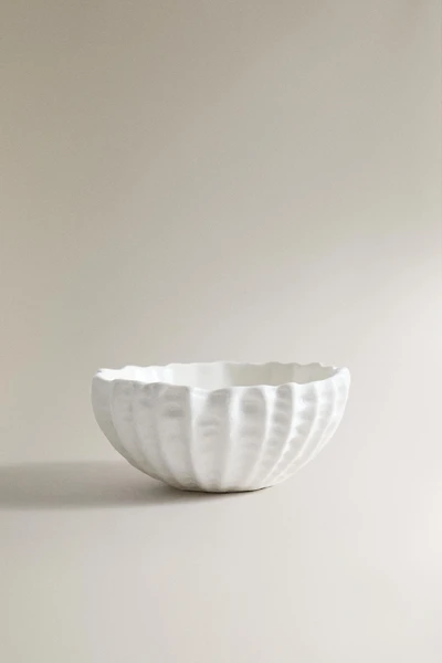 EMBOSSED SNACK BOWL