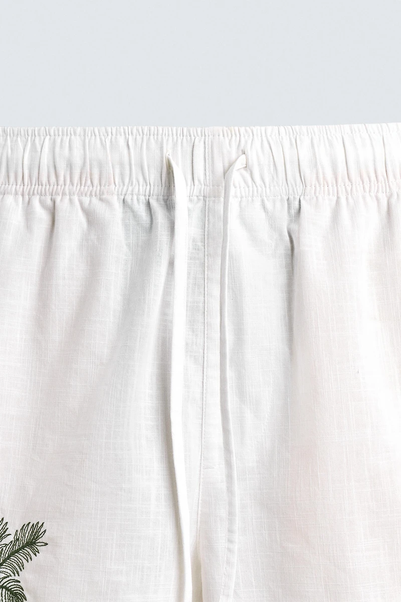 RELAXED FIT CONTRAST EMBROIDERY SHORTS