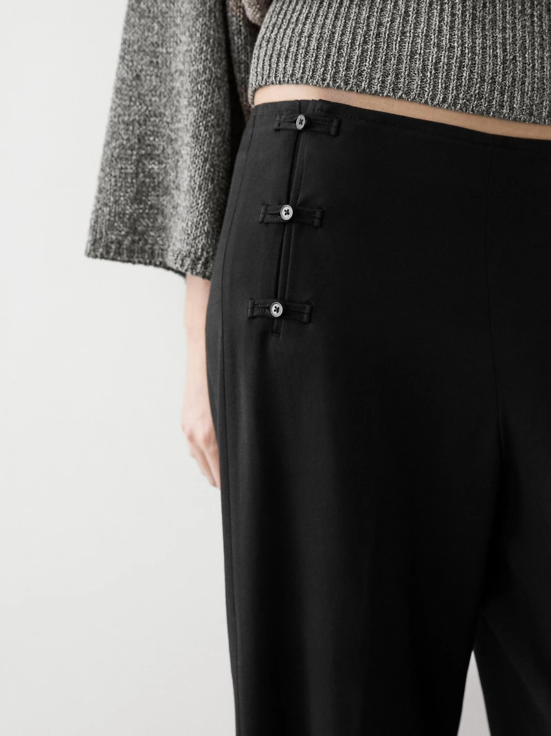 Pantalon capri avec boutons