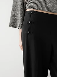 Pantalon capri avec boutons