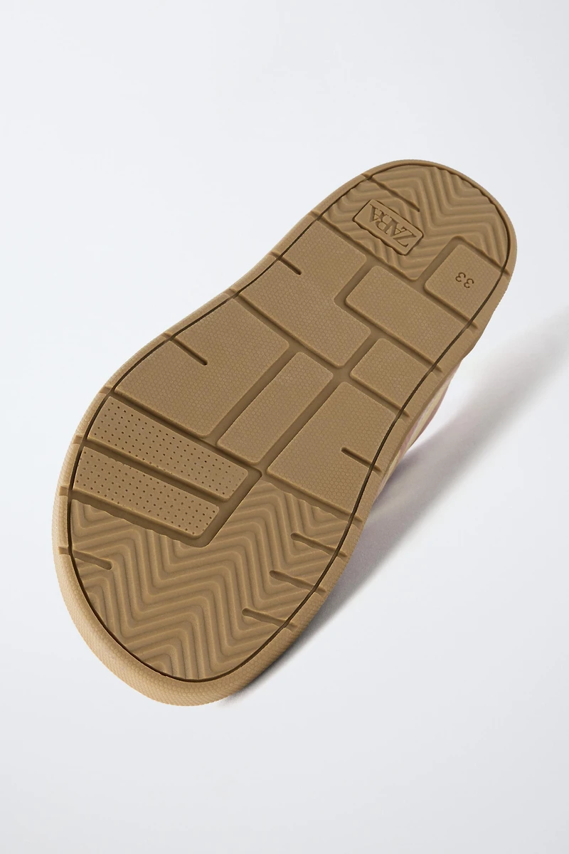 BAREFOOT SNEAKERS