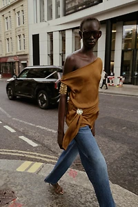 ASYMMETRICAL SATIN EFFECT APPLIQUÉ TOP
