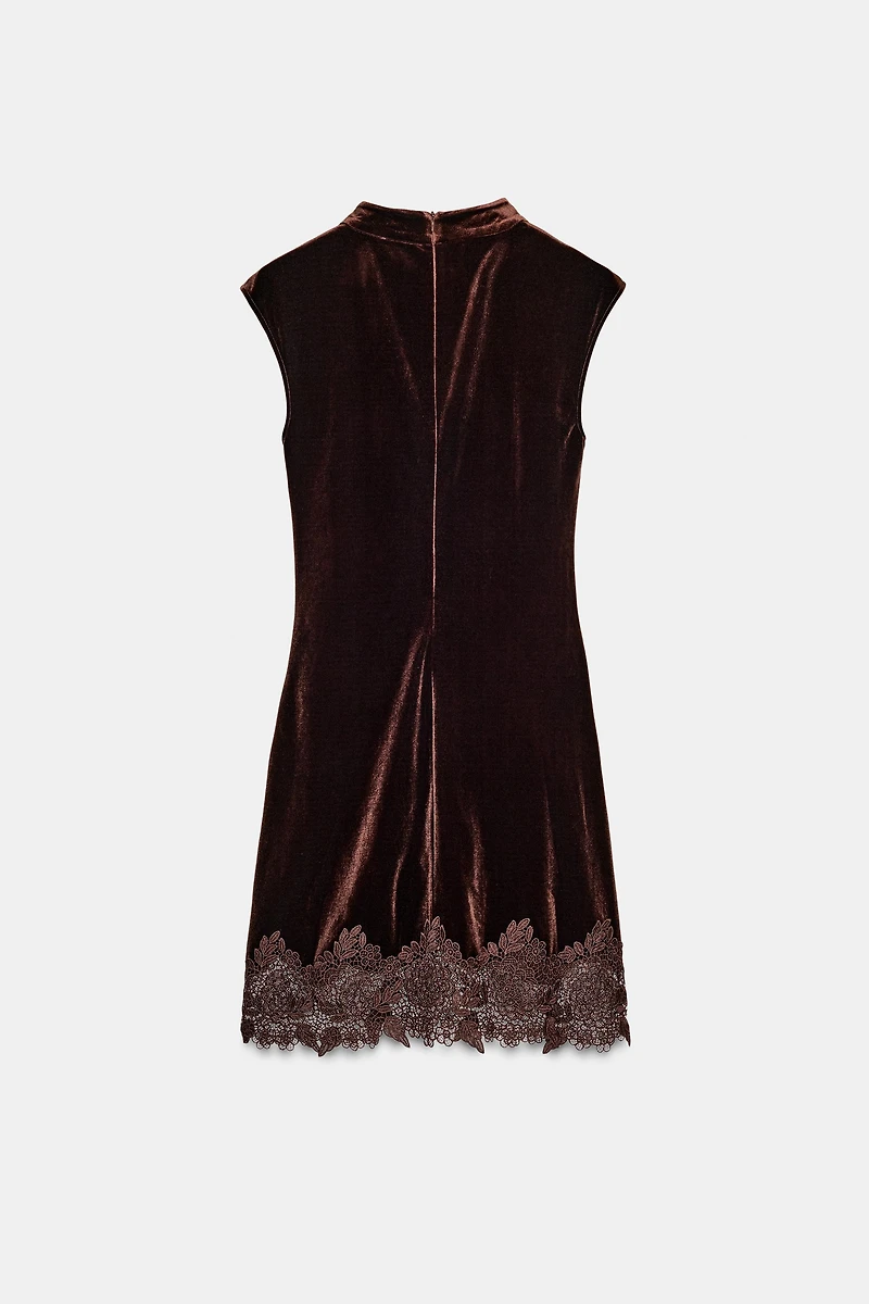 ROBE EN VELOURS ET DENTELLE