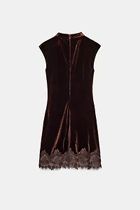 ROBE EN VELOURS ET DENTELLE